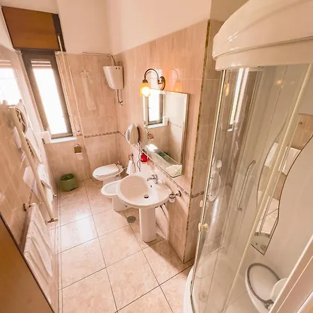 1+1 Di C.costabile & F.lli Hotel
